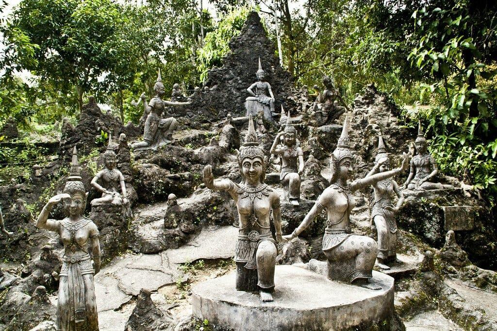Магический сад Будды статуи
