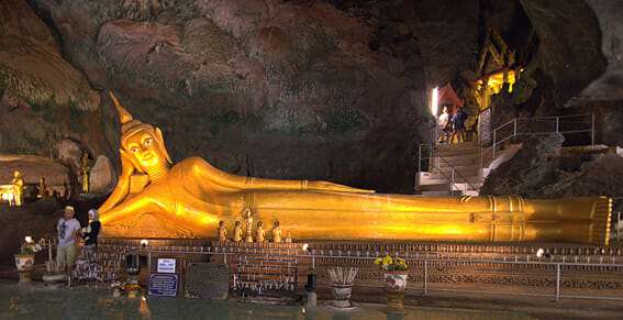Храм лежащего Будды, пещера