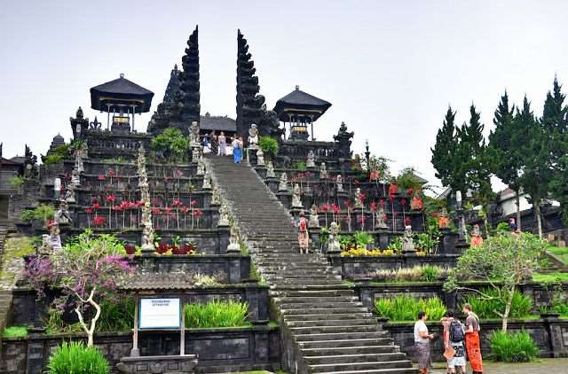 Храм Пура Бесаки на Бали