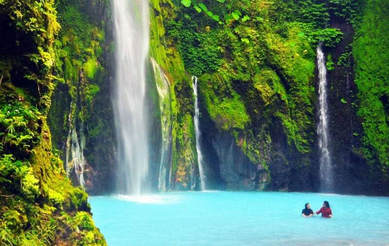 Водопад Сиписо Писо расположено в Северной Суматре, Индонезия