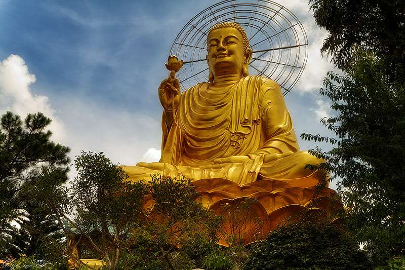 Золотой Будда в Далате