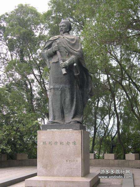 статуя советника китайского императора по имени Линь Цзесюй