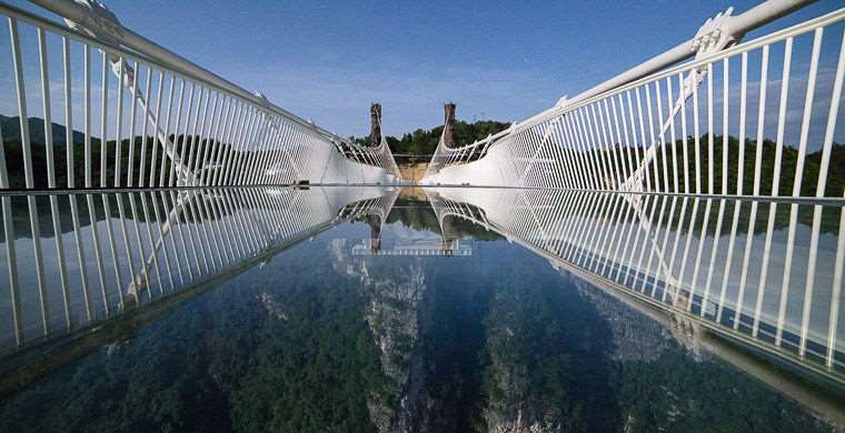 В провинции Хунань возведен самый длинный на свете мост из стекла