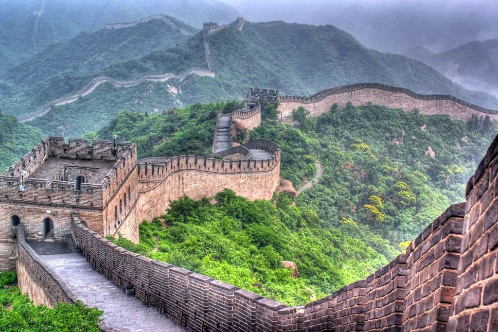 Вопреки популярному мифу, Великая китайская стена не видна ни с Луны, ни даже с земной орбиты.