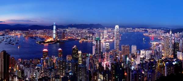 Хотя Гонконг и вошел в состав Китая, его жители обладают рядом привилегий – например, могут ездить в страны Евросоюза без виз.