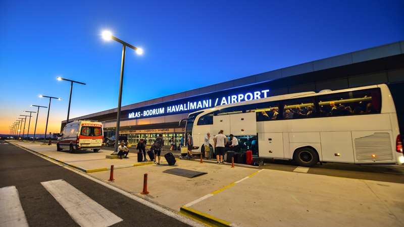 Добраться в Милас - аэропорт Бодрума можно прямыми рейсами, а также рейсами с пересадкой в крупных турецких городах, таких как Стамбул или Анкара.