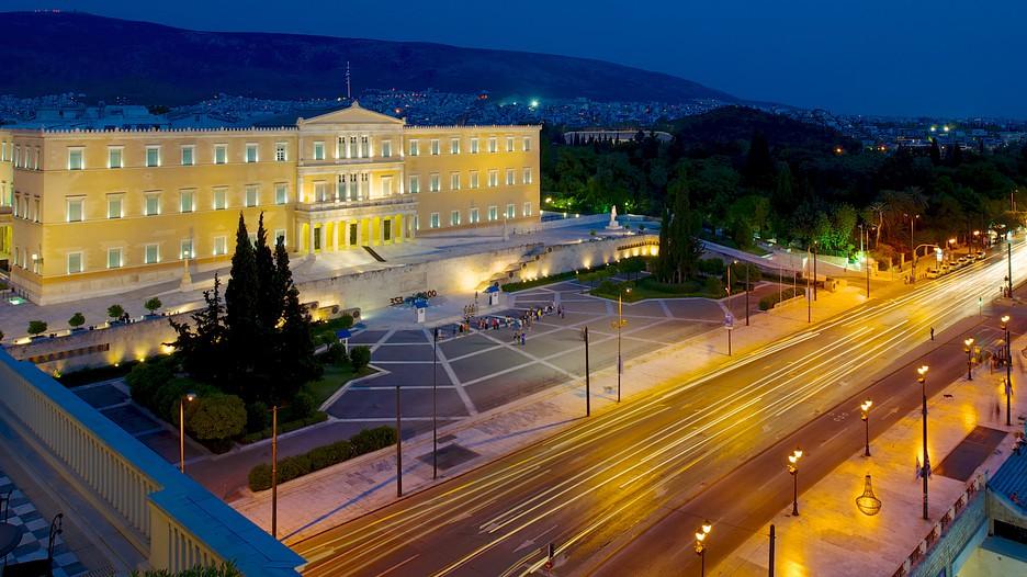 Район назван в честь площади, расположенный по центру Афин
