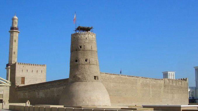 Форт Аль-Хиш расположен в самом центре Шарджи, столицы одноименного эмирата ОАЭ