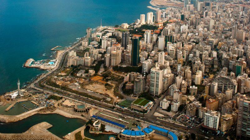 Первыми жителями Бейрута был народ Джобила и город в те времена был независимым королевством. Этот прибрежный район назывался финикийским, а его народ назывался Бааль-Бирит, который позже стал именоваться Сиди-Бейрут. Первое упоминание о Бейруте датировано XV веком до н. э.