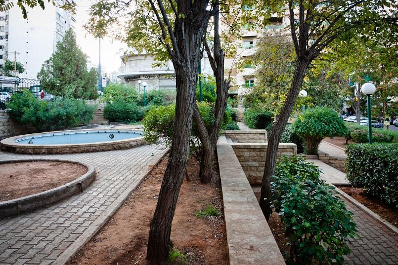 Расположен в Ашрафие, занимает площадь около 20 000 м². Парк Sioufi - это мини-сад с детскими качелями, разнообразными деревьями и растениями, за которыми ухаживают работники парка.