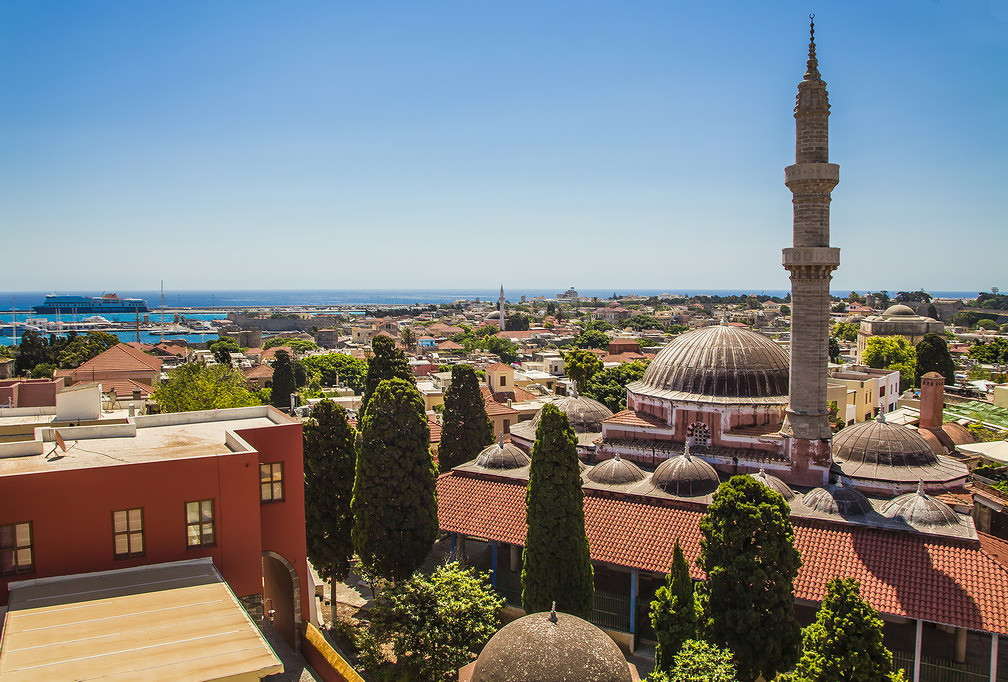 Мечеть Сулеймана была построена в начале 16 века, когда островом правил турецкий султан