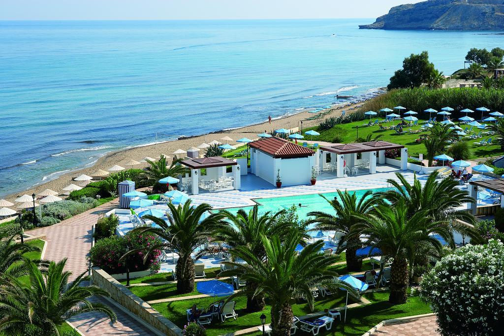 Большая часть отелей имеют рейтинг 4 и 5 звезд. Они располагаются на побережье с собственными оборудованными пляжами и предлагают гостям множество развлечений