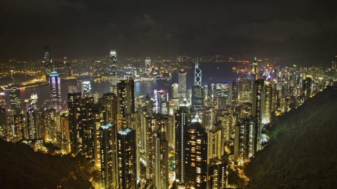 ик Виктория входит в список достопримечательностей Гонконга, обязательных к посещению. С этого места, расположенного на высоте 500 м над уровнем моря, открывается красивый вид на город. Однако это место имеет не только эстетическое, но и историческое значение.
