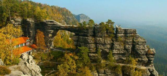Одним из основных туристических направлений является посещение национального парка «Чешская Швейцария»