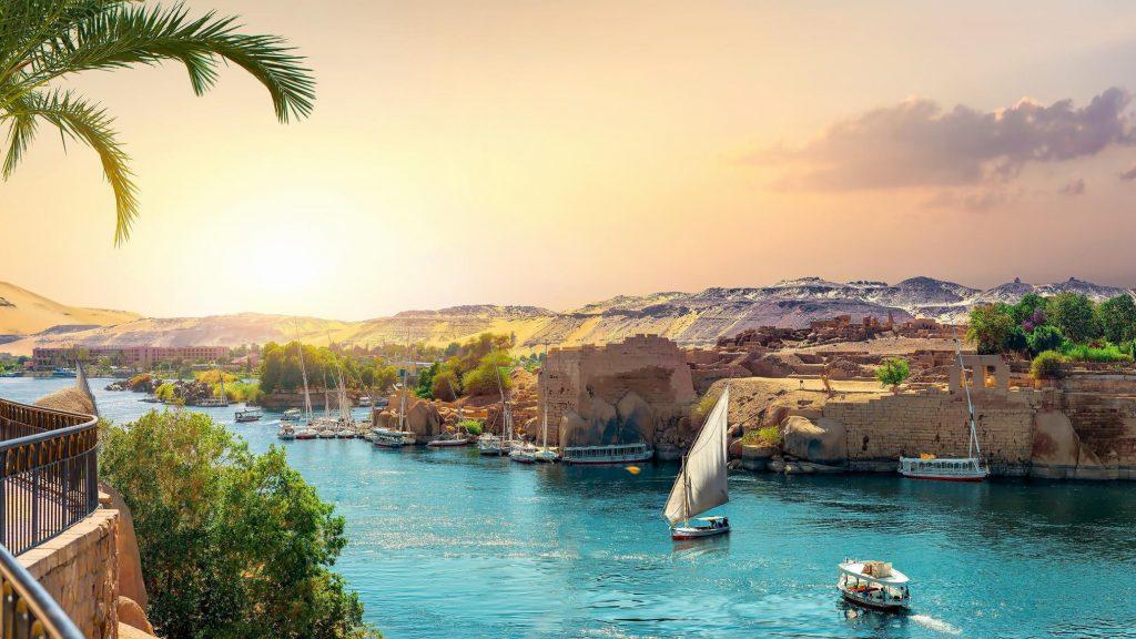 Асуан (Aswan) - это город в Египте, расположенный на южном берегу Нила.