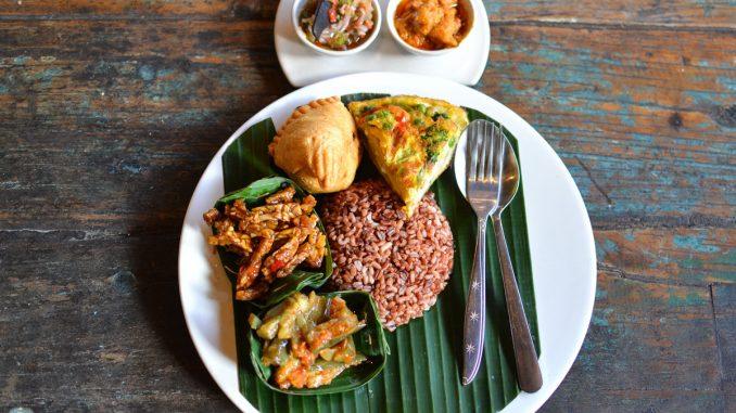 В этой статье мы рассмотрим топ 5 национальных блюд Бали, которые обязательно стоит попробовать, побывав на этом острове.