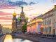 В этой статье мы рассмотрим 10 наиболее известных и популярных достопримечательностей Санкт-Петербурга, начиная с его самого известного музея, Эрмитажа, и заканчивая красивейшими фонтанами Петергофа и набережной реки Невы.