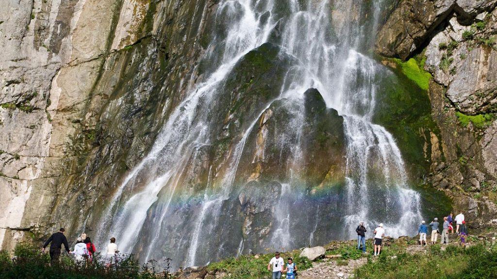 Гегский водопад - это один из самых высоких и красивых водопадов в Абхазии. Он расположен на реке Бзыбь в районе города Гагры.