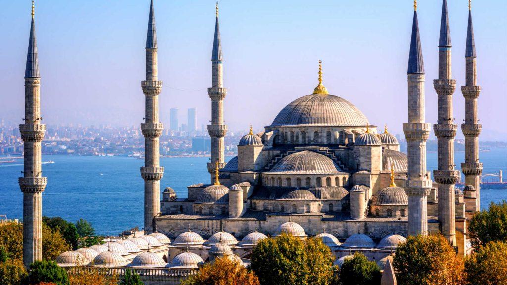 Голубая мечеть - это одна из самых известных и красивых мечетей в мире