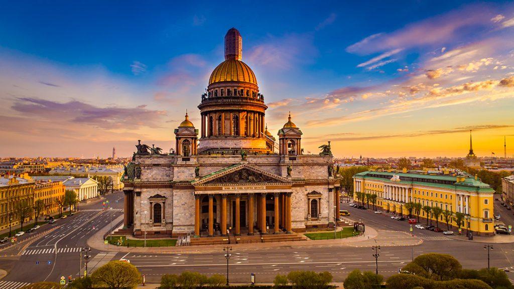 Исаакиевский собор - это один из самых знаменитых храмов Санкт-Петербурга, а также один из самых высоких православных храмов в мире