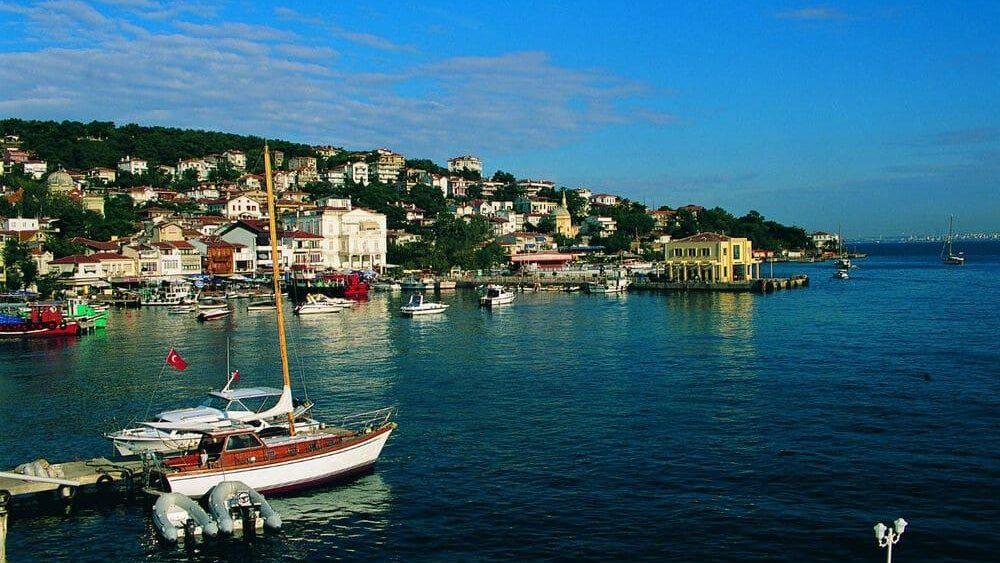 Принцевы острова- это группа из девяти островов, расположенных в Мраморном море, недалеко от Стамбула