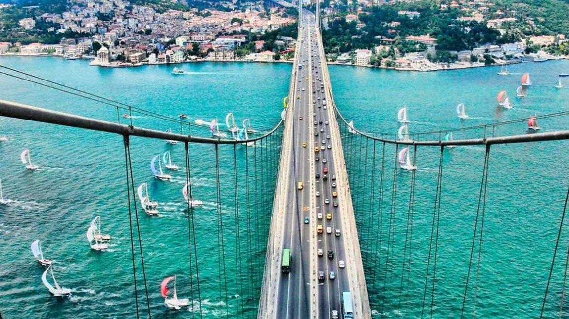 Босфор - это пролив, который разделяет Стамбул на две части