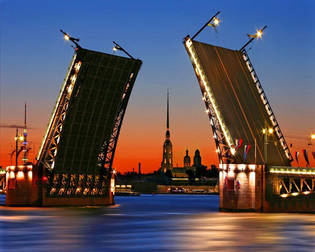 Санкт-Петербург - один из самых красивых городов России и, безусловно, одно из тех мест, которые стоит обязательно посетить. 